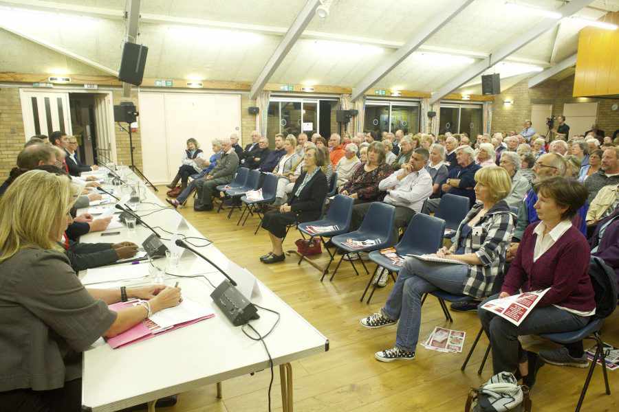 Candidates Split On The Future Of Les Quennevais School - Jersey 