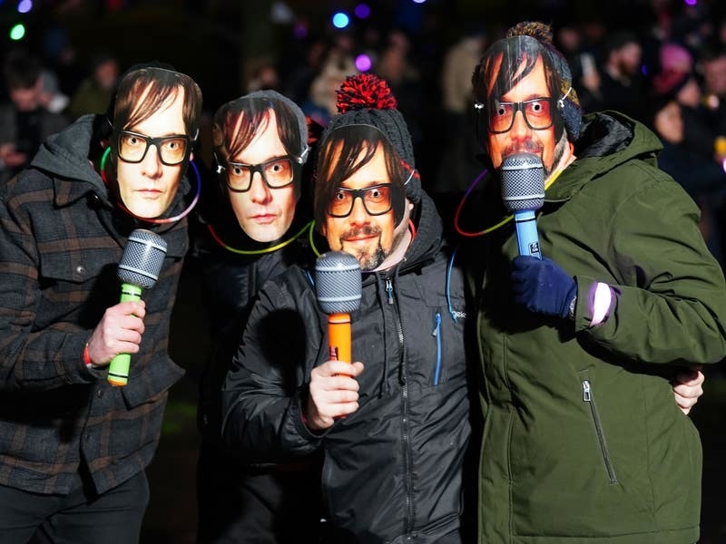 Thousands gather at Edinburgh street party ahead of ‘phenomenal