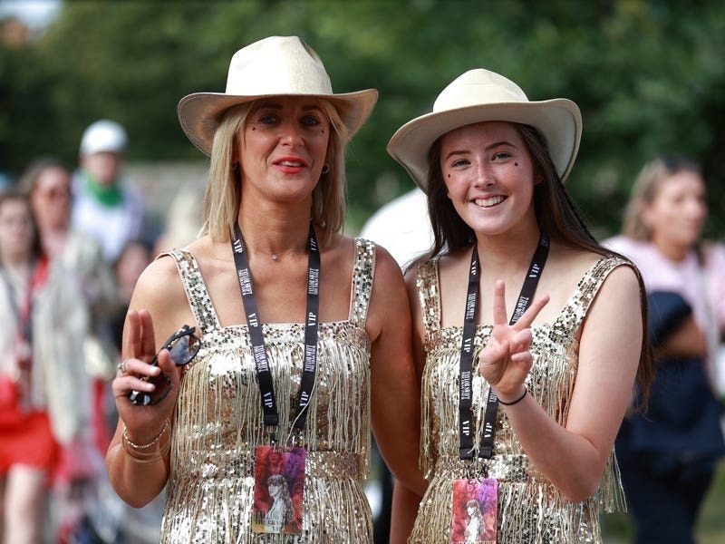 Fans flock to Dublin stadium for opening night of Taylor Swift's Irish  shows - Jersey Evening Post